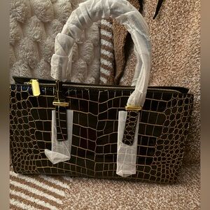 Elegant Black Crocodile Pattern Handbag- w/crossbody strap- NWT